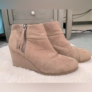 💥Size 8 Tan Wedge Booties